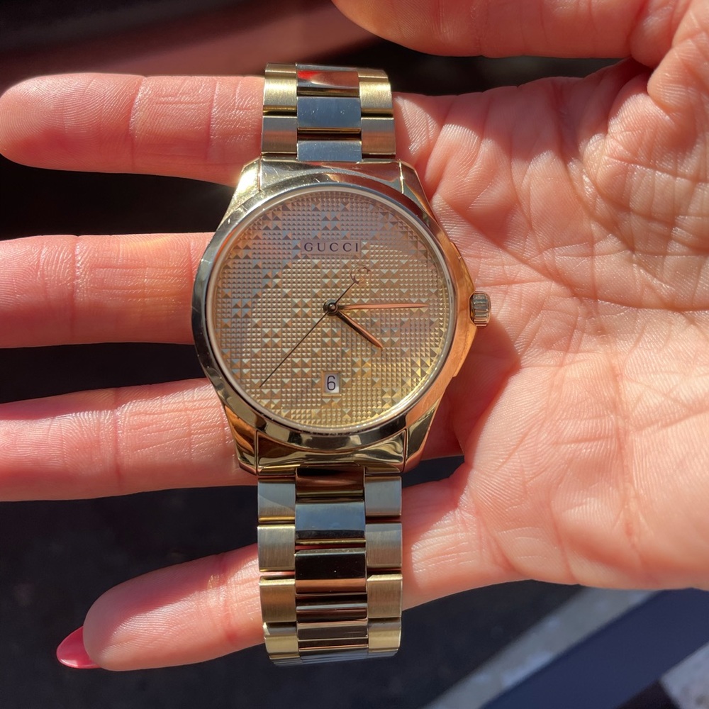 Gucci Unisex Gold Tone Stainless Steel Watch